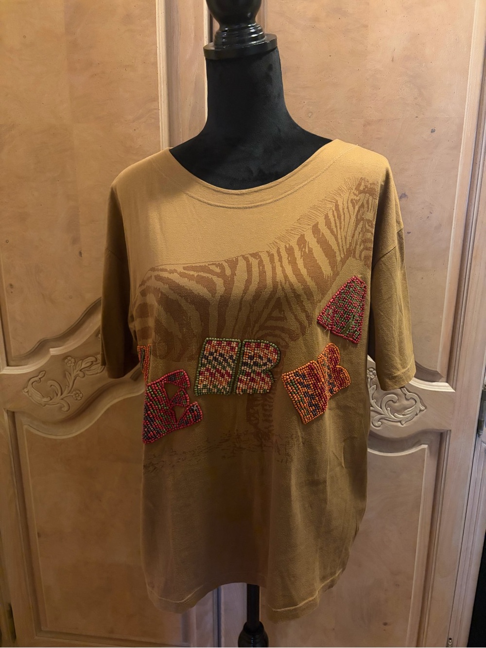 Casual Brown Short-Sleeve Beaded Patch Tee